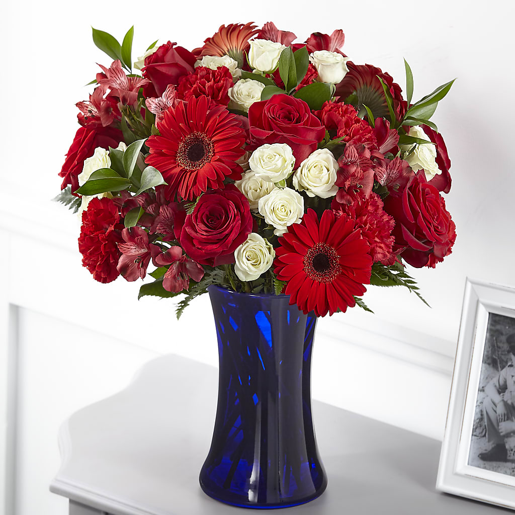 Hearts Embrace Bouquet – Kenyon Ave Floral Co Inc, Wakefield RI