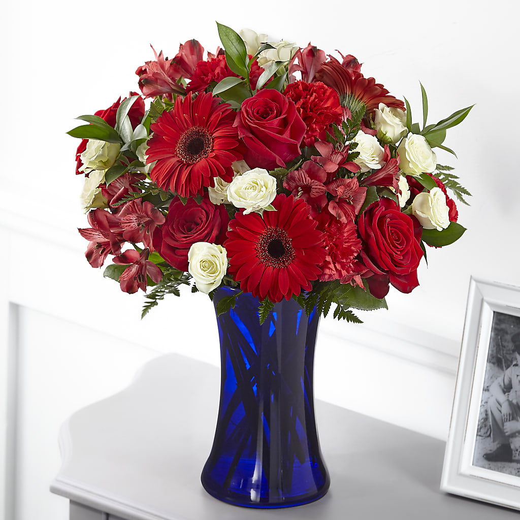 Hearts Embrace Bouquet – Kenyon Ave Floral Co Inc, Wakefield RI