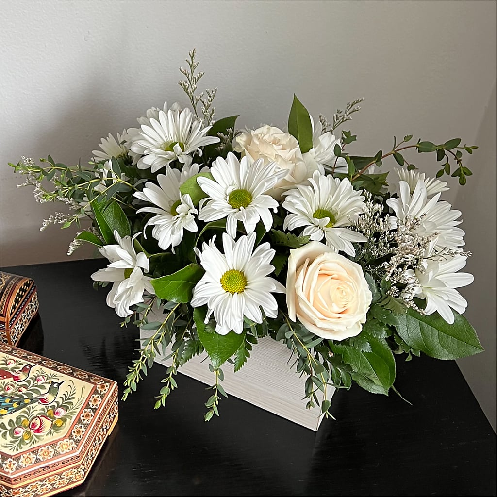 Fresh Linen Box Bouquet –  Kenyon Ave Floral Co Inc, Wakefield RI