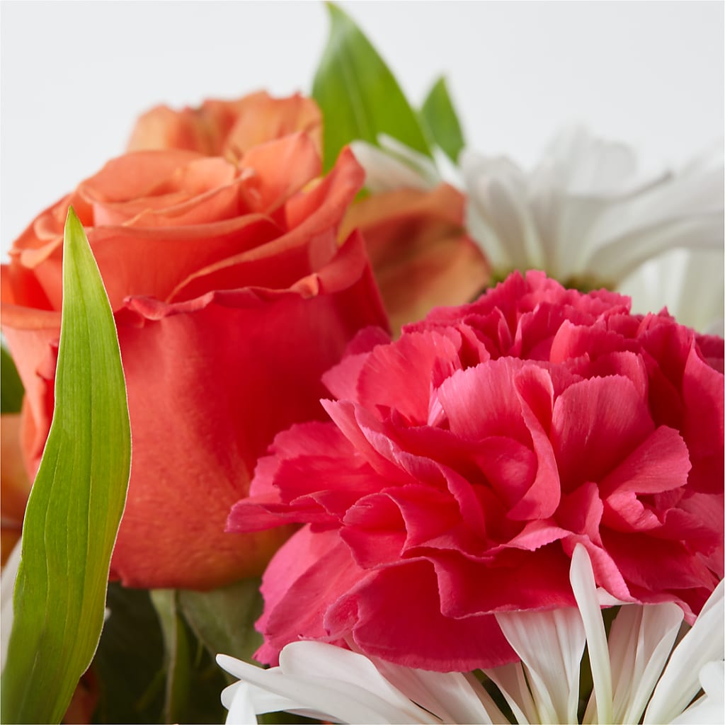 Oopsie Daisy Bouquet –  Kenyon Ave Floral Co Inc, Wakefield RI